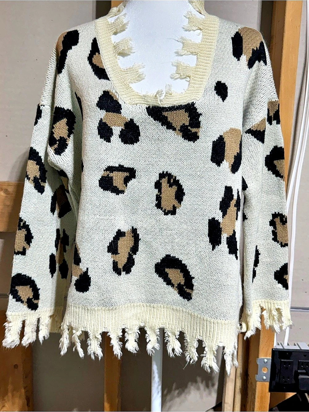 Entro Leopard Print Fringe Distressed Sweater Size Small